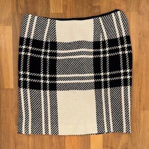 Jones New York Black & White Plaid Wool Blend Skirt | Size 10